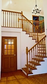 内観 輸入住宅 赤毛のアン リビング階段 シャンデリア